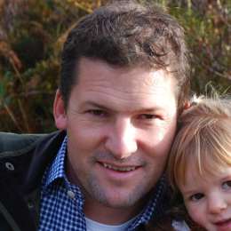 广湛高铁茂名南站站名标识亮相